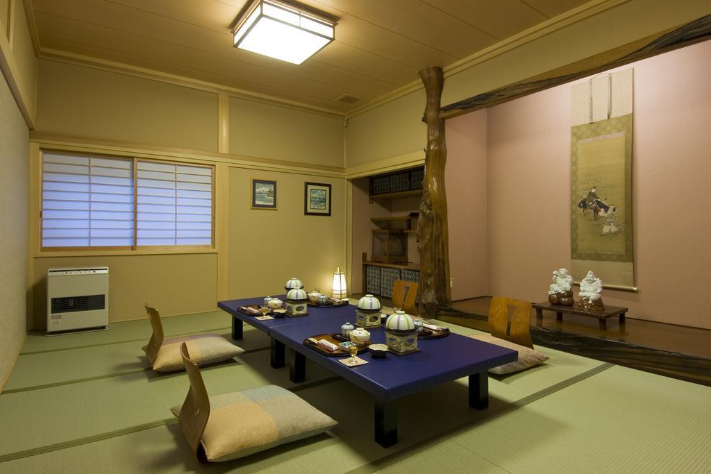Ekinariya Ryokan Kusatsu  Buitenkant foto