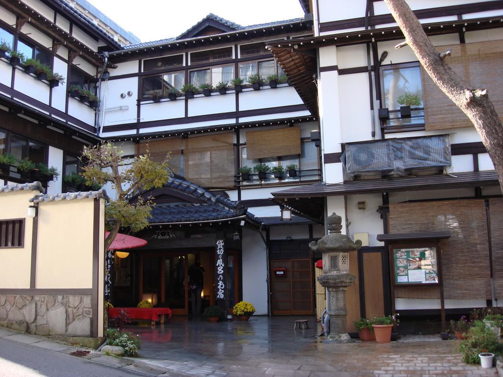 Ekinariya Ryokan Kusatsu  Buitenkant foto